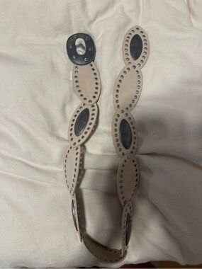 Steve Madden Beige Oval Link Belt with Dark Metal Accents